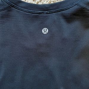 Lululemon Fitted Dark Blue Short Sleeve Shirt